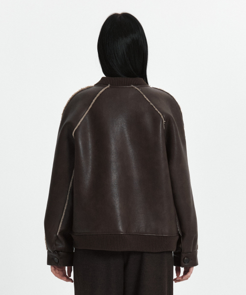 CURETTY(キュリティ)の「C LINE TRIM FAUX SHEARLING JACKET_BROWN(ライダースジャケット・レディース・ブラウン・SMALL)」の2枚目の写真