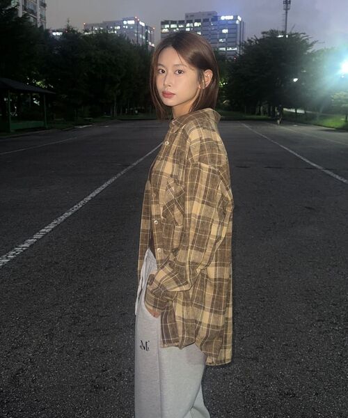 LADY VOLUME（レディーボリューム）の「OVER-FIT TARTAN CHECK POCKET SHIRT_BROWN（シャツ/ブラウス・レディース・その他・SMALL/MEDIUM）」の4枚目の写真