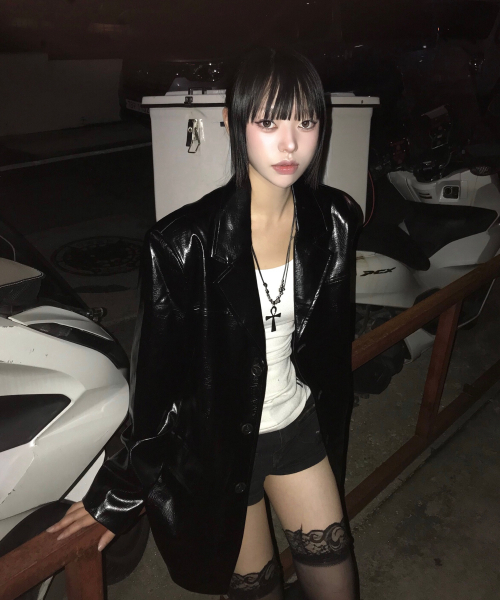LADY VOLUME(レディーボリューム)の「LOOSE FIT THREE BUTTON LEATHER JACKET_BLACK(ライダースジャケット・レディース・その他・MEDIUM/SMALL)」の1枚目の写真
