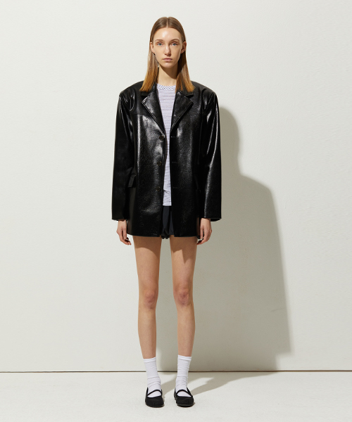 LADY VOLUME(レディーボリューム)の「LOOSE FIT THREE BUTTON LEATHER JACKET_BLACK(ライダースジャケット・レディース・その他・MEDIUM/SMALL)」の2枚目の写真