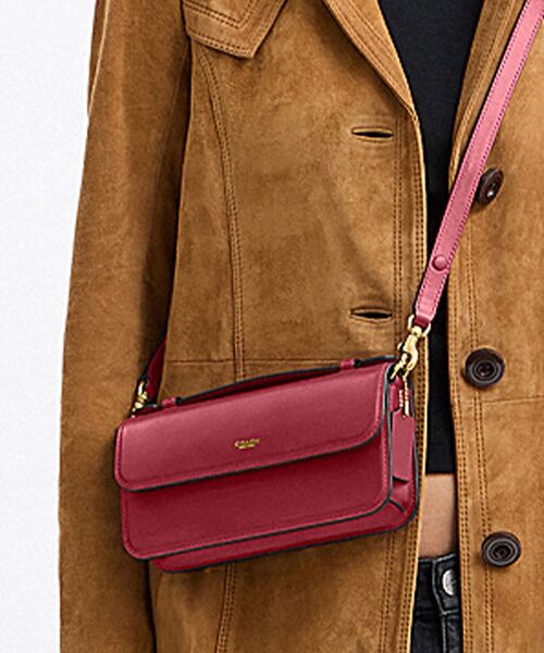 COACH(コーチ)の「エローラ トップ ハンドル クロスボディ バッグ(ショルダーバッグ・レディース・レッド系その他・ONE)」の1枚目の写真