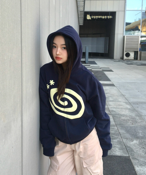 ゆ*ん様 AAKAM Molly Hoodie Zip Up NAVY ジップパ Molly Hoodie Zip Up NAVY（パーカー）｜AMOU（アモウ）のファッション
