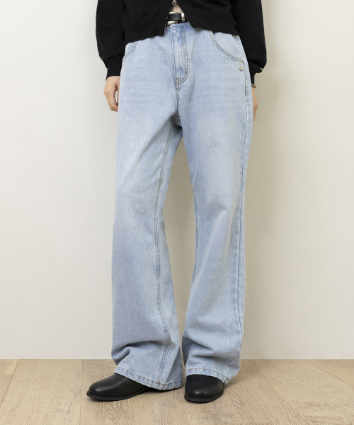 EUGGEN(ユジェン)の「ウォッシュドブーツカットデニムパンツ_ライトインディゴ(デニムパンツ・レディース・その他・SMALL/MEDIUM/LARGE)」の1枚目の写真