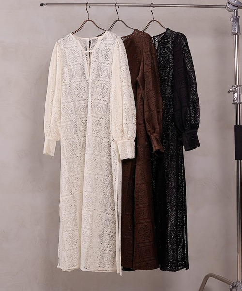 en CAnAF(エンカナフ)の「【クロシェ編み風で可愛い】ブロックレースボリュームスリーブ スリット ワンピース(ワンピース・レディース・アイボリー/ブラウン/ブラック・M)」の4枚目の写真