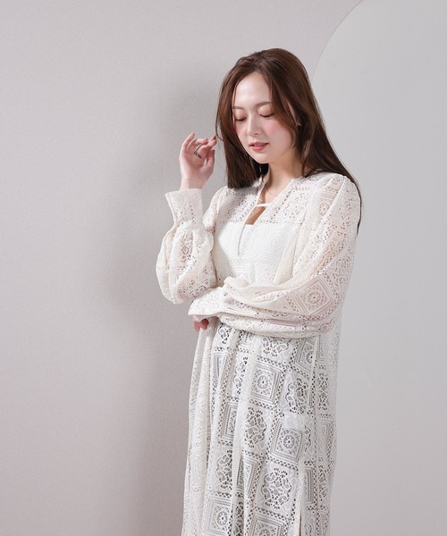 en CAnAF(エンカナフ)の「【クロシェ編み風で可愛い】ブロックレースボリュームスリーブ スリット ワンピース(ワンピース・レディース・アイボリー/ブラウン/ブラック・M)」の13枚目の写真