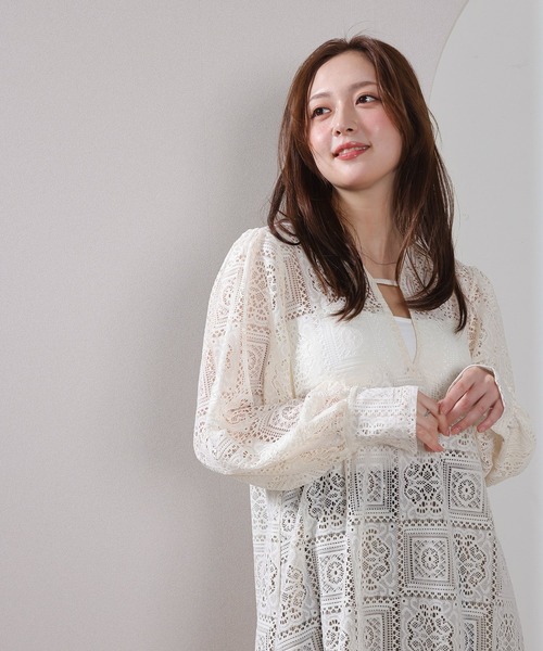 en CAnAF(エンカナフ)の「【クロシェ編み風で可愛い】ブロックレースボリュームスリーブ スリット ワンピース(ワンピース・レディース・アイボリー/ブラウン/ブラック・M)」の12枚目の写真
