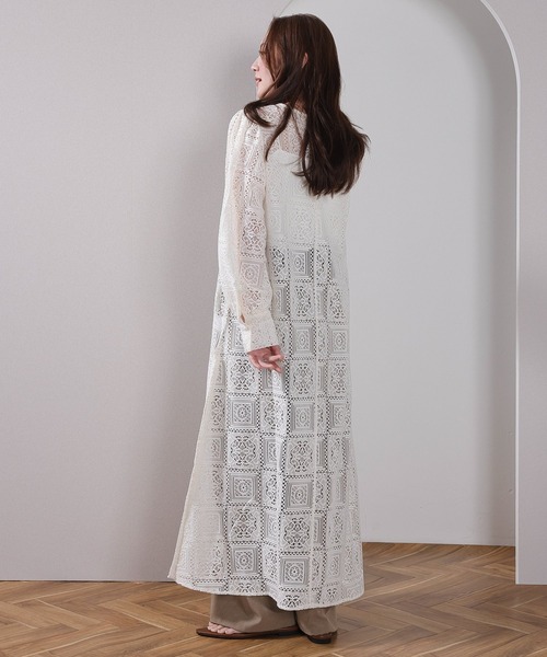 en CAnAF(エンカナフ)の「【クロシェ編み風で可愛い】ブロックレースボリュームスリーブ スリット ワンピース(ワンピース・レディース・アイボリー/ブラウン/ブラック・M)」の19枚目の写真