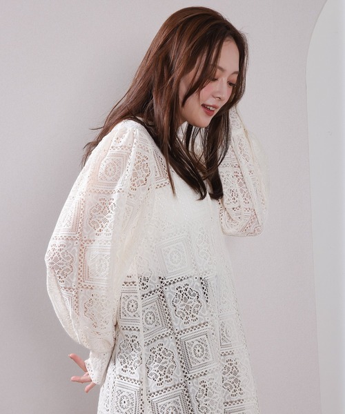 en CAnAF(エンカナフ)の「【クロシェ編み風で可愛い】ブロックレースボリュームスリーブ スリット ワンピース(ワンピース・レディース・アイボリー/ブラウン/ブラック・M)」の15枚目の写真