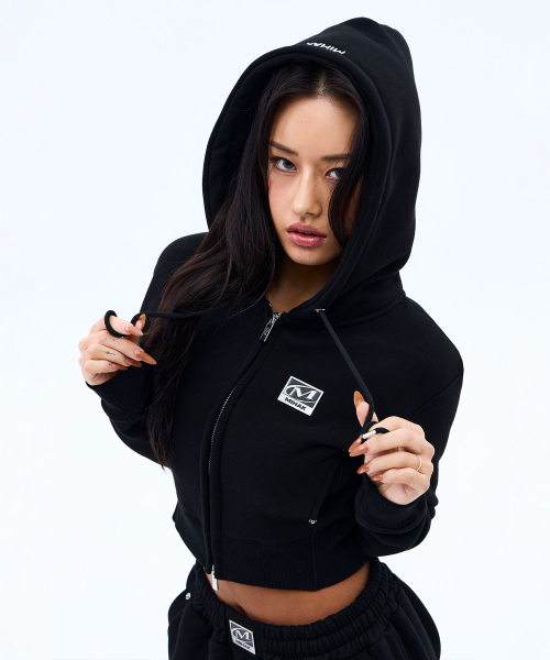 MIHAK（ミハク）の「メタルプレート裏起毛クロップフードパーカージップアップ（ブラック）（ジャージ・レディース・その他・1/2）」の9枚目の写真