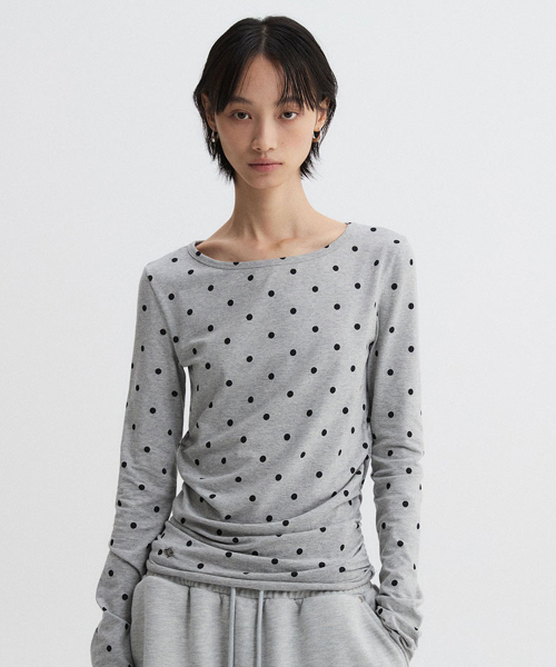 DNSR WOMEN(ディーエヌエスアールウーマン)の「ドットロングスリーブグレー(Tシャツ/カットソー・レディース・その他・ONE SIZE)」の2枚目の写真