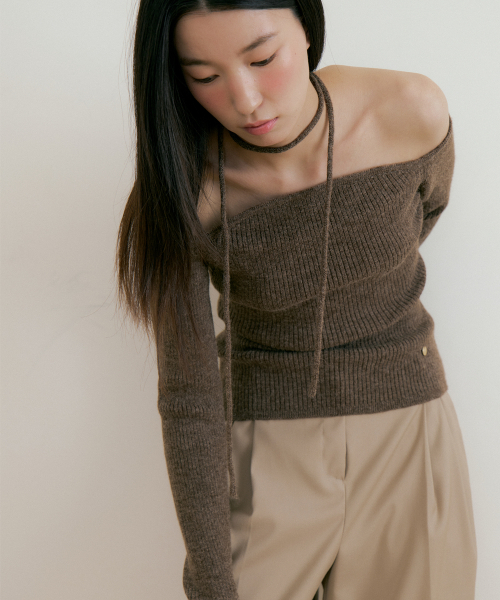 LUCIR ZU(ルシールズ)の「Wool Upper Strap knit (brown)(ニット/セーター・レディース・その他・FREE)」の2枚目の写真