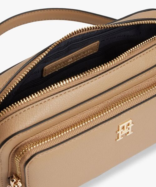 TOMMY HILFIGER（トミーヒルフィガー）の「デイリーカメラバッグ（ボディバッグ/ウエストポーチ・レディース・ベージュ・FREE）」の4枚目の写真