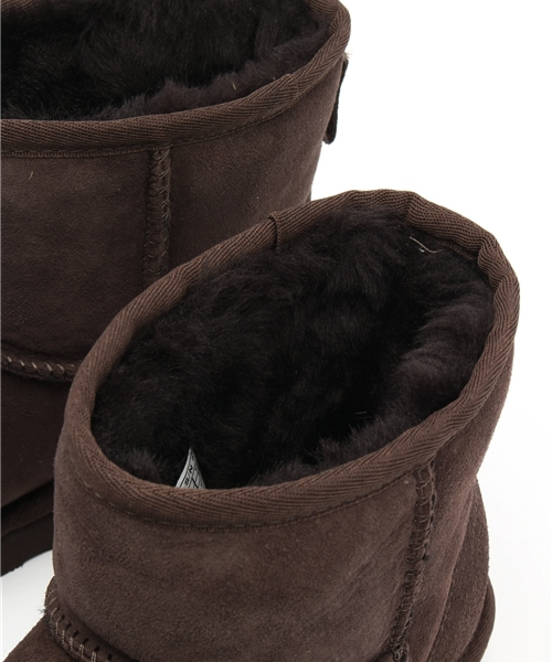 UGG（アグ）の「UGG australia クラシックミニショートブーツ（ブーツ・レディース・ダークブラウン・6/7）」の4枚目の写真