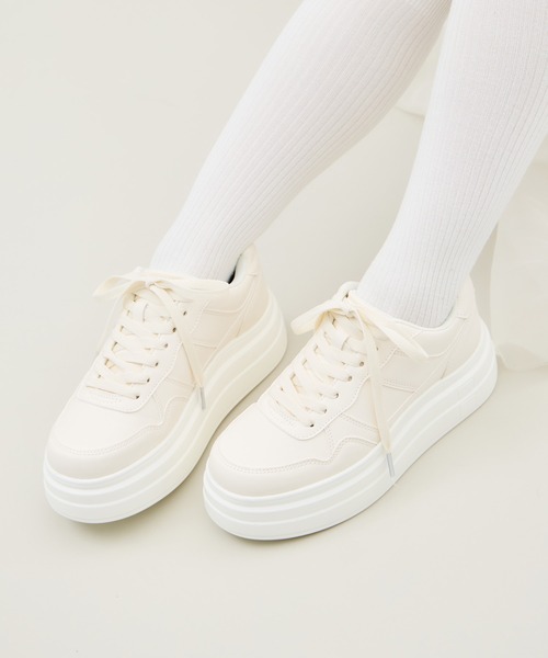 INGNI(イング)の「プラットフォームコートスニーカー(スニーカー・レディース・ブラック/オフホワイト・M/L)」の1枚目の写真