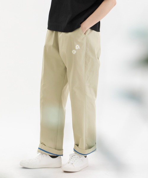 nop de nod(ノップドゥノッド)の「センタープレスチノパンツ(チノパンツ・レディース・ライトベージュ/ダークグレー/ダークベージュ・3)」の3枚目の写真