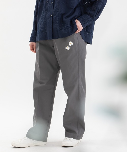 nop de nod(ノップドゥノッド)の「センタープレスチノパンツ(チノパンツ・レディース・ライトベージュ/ダークグレー/ダークベージュ・3)」の2枚目の写真
