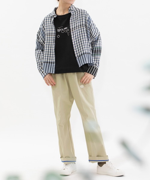 nop de nod(ノップドゥノッド)の「センタープレスチノパンツ(チノパンツ・レディース・ライトベージュ/ダークグレー/ダークベージュ・3)」の4枚目の写真