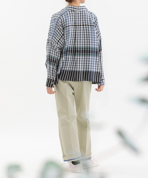 nop de nod(ノップドゥノッド)の「センタープレスチノパンツ(チノパンツ・レディース・ライトベージュ/ダークグレー/ダークベージュ・3)」の6枚目の写真