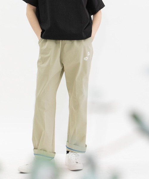 nop de nod(ノップドゥノッド)の「センタープレスチノパンツ(チノパンツ・レディース・ライトベージュ/ダークグレー/ダークベージュ・3)」の7枚目の写真
