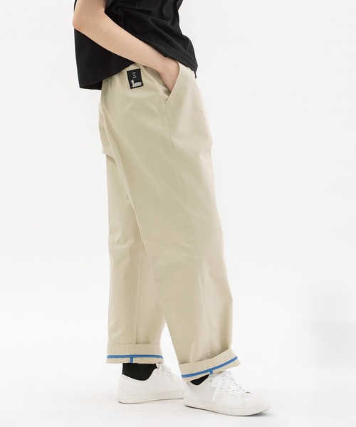 nop de nod(ノップドゥノッド)の「センタープレスチノパンツ(チノパンツ・レディース・ライトベージュ/ダークグレー/ダークベージュ・3)」の8枚目の写真