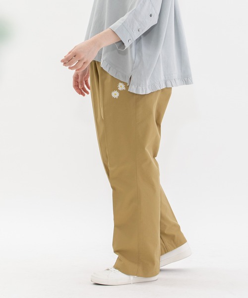 nop de nod(ノップドゥノッド)の「センタープレスチノパンツ(チノパンツ・レディース・ライトベージュ/ダークグレー/ダークベージュ・3)」の16枚目の写真