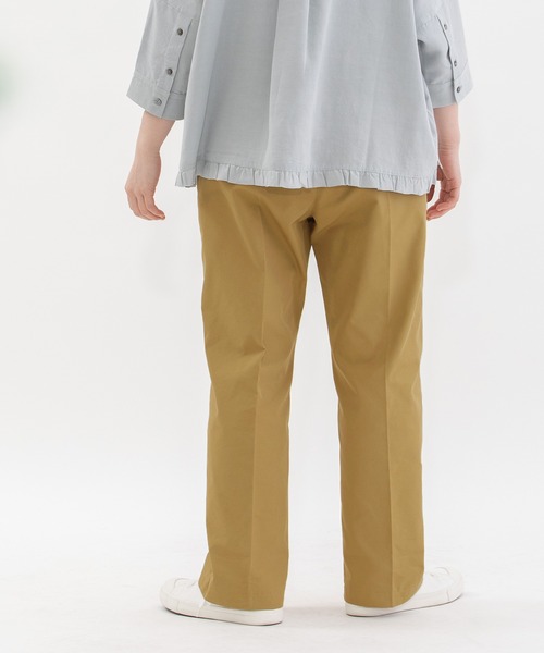 nop de nod(ノップドゥノッド)の「センタープレスチノパンツ(チノパンツ・レディース・ライトベージュ/ダークグレー/ダークベージュ・3)」の17枚目の写真