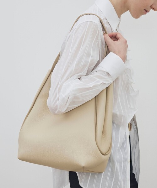 TOMORROWLAND (トゥモローランド)の「MIUUR LOMU L トートバッグ(トートバッグ・レディース・ブラック/ライトベージュ・FREE)」の3枚目の写真