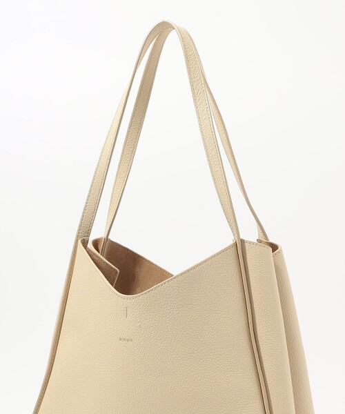 TOMORROWLAND (トゥモローランド)の「MIUUR LOMU L トートバッグ(トートバッグ・レディース・ブラック/ライトベージュ・FREE)」の7枚目の写真