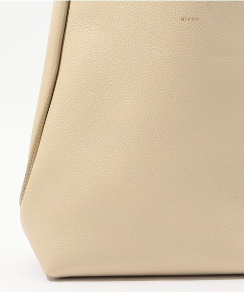 TOMORROWLAND (トゥモローランド)の「MIUUR LOMU L トートバッグ(トートバッグ・レディース・ブラック/ライトベージュ・FREE)」の8枚目の写真