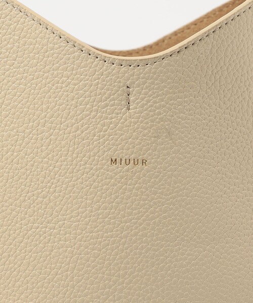 TOMORROWLAND (トゥモローランド)の「MIUUR LOMU L トートバッグ(トートバッグ・レディース・ブラック/ライトベージュ・FREE)」の9枚目の写真