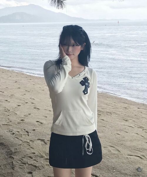 MUCENT（ムセント）の「デボンVネック長袖Tシャツ（2カラー）（Tシャツ/カットソー・レディース・ブラック/アイボリー・FREE）」の12枚目の写真