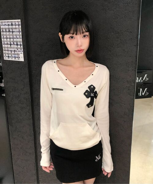 MUCENT（ムセント）の「デボンVネック長袖Tシャツ（2カラー）（Tシャツ/カットソー・レディース・ブラック/アイボリー・FREE）」の19枚目の写真