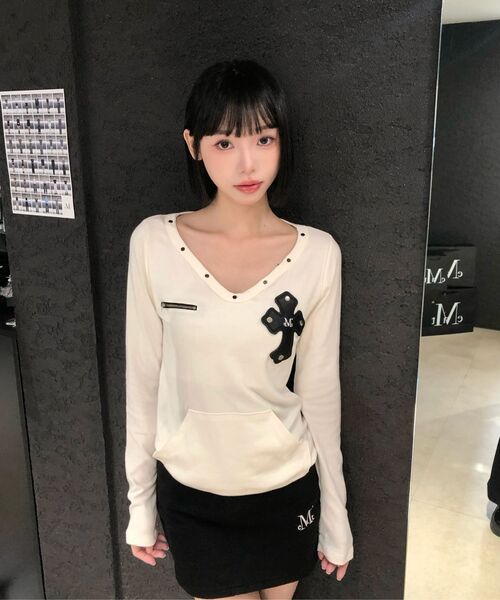 MUCENT（ムセント）の「デボンVネック長袖Tシャツ（2カラー）（Tシャツ/カットソー・レディース・ブラック/アイボリー・FREE）」の17枚目の写真