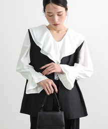 1枚で華やか。Vネックフリルブラウス / ラッフルカラーブラウス