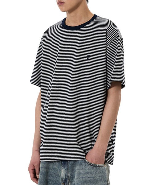 OY（オーワイ）の「『OY/オーワイ』STRIPE EMBROIDERED LOGO TEE /ボーダーエンブロイダードロゴ Tシャツ（Tシャツ/カットソー・メンズ・ネイビー/ブラック・L/M）」の2枚目の写真