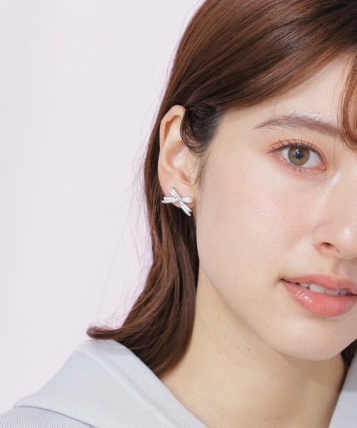 JILL by JILL STUART（ジルバイジルスチュアート）の「Cubic パヴェリボンピアス（ピアス（両耳用）・レディース・シルバー/ピンク・FREE）」の5枚目の写真