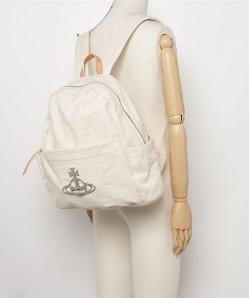 Vivienne Westwood MAN（ヴィヴィアンウエストウッドマン）の「CANVAS GEORGE RUCKSACK M（バックパック/リュック・メンズ・ホワイト・FREE）」の5枚目の写真
