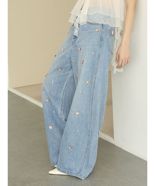 LILY BROWN（リリーブラウン）の「[L.B CANDY STOCK]バリエーションビジューデニムパンツ（その他パンツ・レディース・ブルー/ライトブルー・1/0）」の3枚目の写真