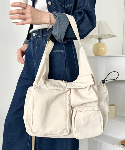 wears(ウェアーズ)の「2wayマルチポケットナイロンショルダーバッグ(ショルダーバッグ・レディース・ダークグレー/ブラック/アイボリー・FREE)」の2枚目の写真