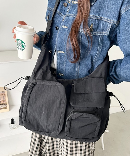 wears(ウェアーズ)の「2wayマルチポケットナイロンショルダーバッグ(ショルダーバッグ・レディース・ダークグレー/ブラック/アイボリー・FREE)」の20枚目の写真