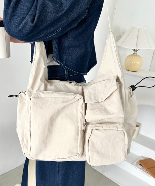 wears(ウェアーズ)の「2wayマルチポケットナイロンショルダーバッグ(ショルダーバッグ・レディース・ダークグレー/ブラック/アイボリー・FREE)」の4枚目の写真
