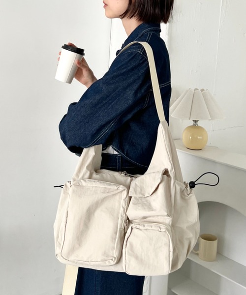 wears(ウェアーズ)の「2wayマルチポケットナイロンショルダーバッグ(ショルダーバッグ・レディース・ダークグレー/ブラック/アイボリー・FREE)」の7枚目の写真