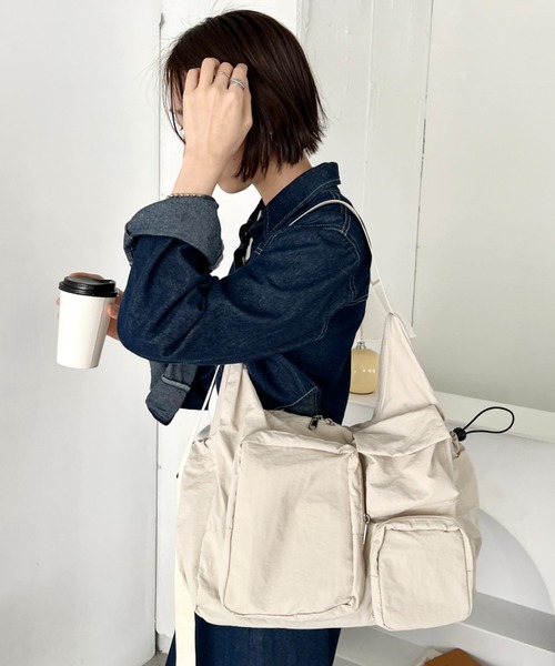 wears(ウェアーズ)の「2wayマルチポケットナイロンショルダーバッグ(ショルダーバッグ・レディース・ダークグレー/ブラック/アイボリー・FREE)」の8枚目の写真