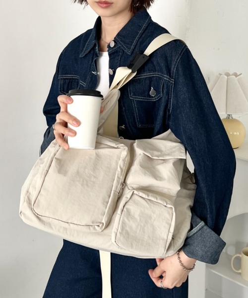 wears(ウェアーズ)の「2wayマルチポケットナイロンショルダーバッグ(ショルダーバッグ・レディース・ダークグレー/ブラック/アイボリー・FREE)」の5枚目の写真