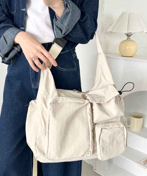 wears(ウェアーズ)の「2wayマルチポケットナイロンショルダーバッグ(ショルダーバッグ・レディース・ダークグレー/ブラック/アイボリー・FREE)」の10枚目の写真