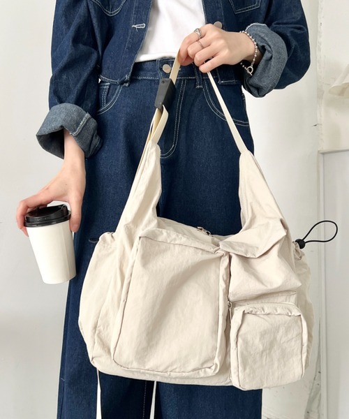 wears(ウェアーズ)の「2wayマルチポケットナイロンショルダーバッグ(ショルダーバッグ・レディース・ダークグレー/ブラック/アイボリー・FREE)」の11枚目の写真