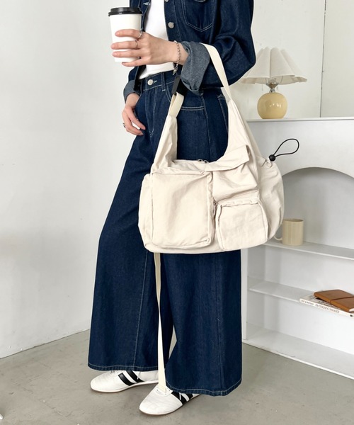 wears(ウェアーズ)の「2wayマルチポケットナイロンショルダーバッグ(ショルダーバッグ・レディース・ダークグレー/ブラック/アイボリー・FREE)」の12枚目の写真
