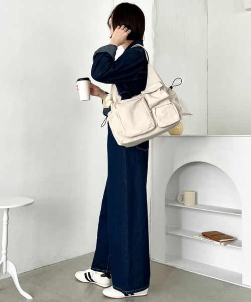 wears(ウェアーズ)の「2wayマルチポケットナイロンショルダーバッグ(ショルダーバッグ・レディース・ダークグレー/ブラック/アイボリー・FREE)」の9枚目の写真
