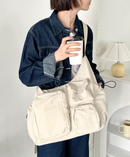 wears(ウェアーズ)の「2wayマルチポケットナイロンショルダーバッグ(ショルダーバッグ・レディース・ダークグレー/ブラック/アイボリー・FREE)」の15枚目の写真