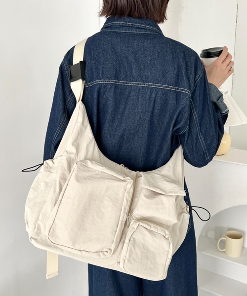 wears(ウェアーズ)の「2wayマルチポケットナイロンショルダーバッグ(ショルダーバッグ・レディース・ダークグレー/ブラック/アイボリー・FREE)」の17枚目の写真